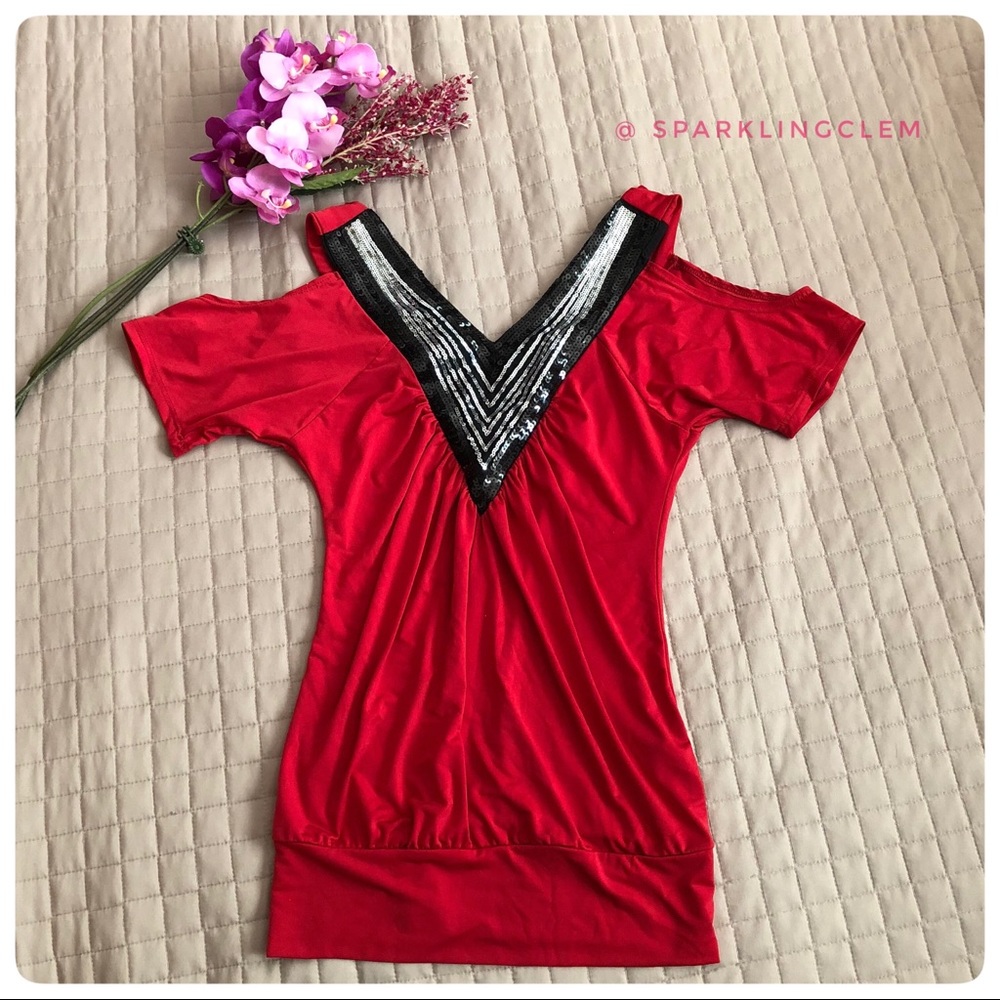 Lipstick red shiny sequins XS cut-out sleeve top